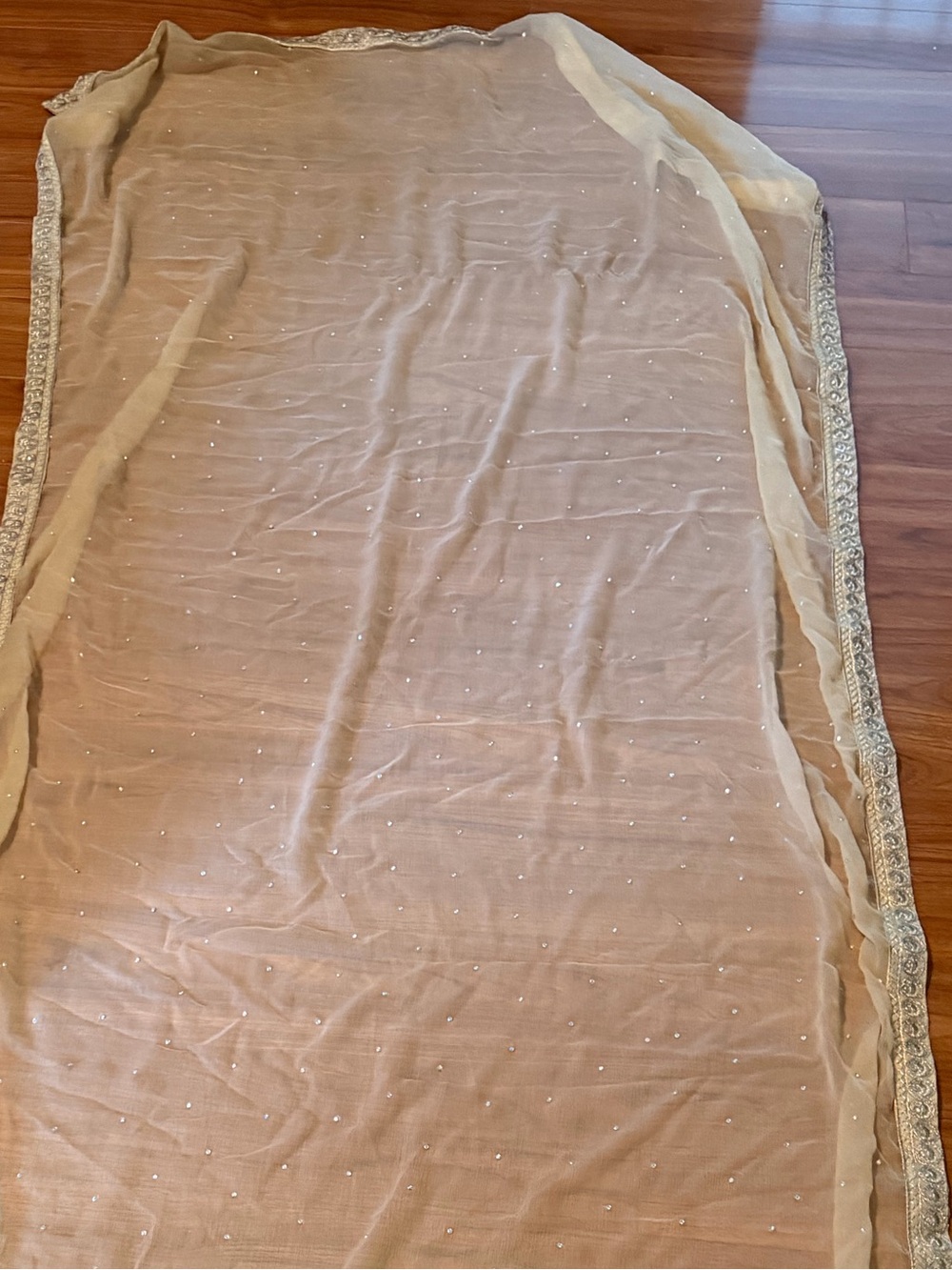 Gold dupatta scarf, embrodiered - Picture 5 of 8